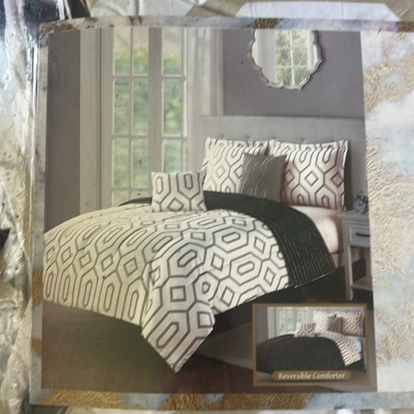 NWT Roam 5 Piece Reversible Comforter Set Full/Queen - Picture 2 of 5